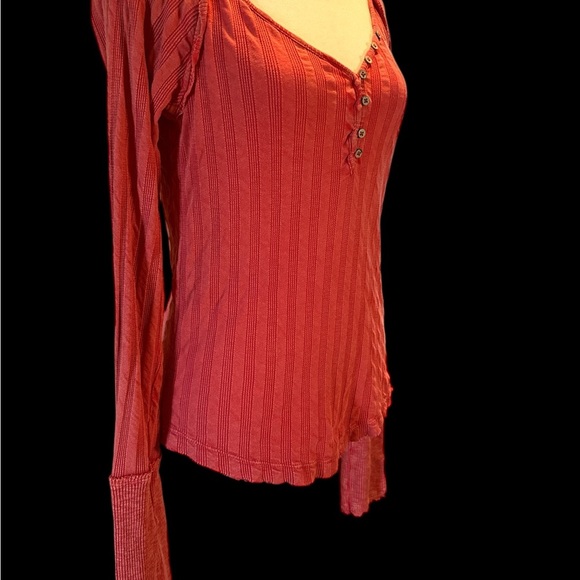 Free People- We The Free Wild Hearts Red Henley. - Picture 2 of 7